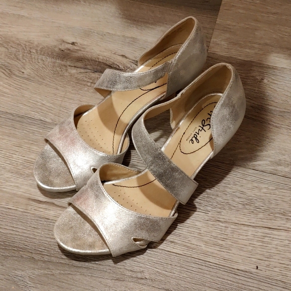 Silver dancing pumps - Picture 1 of 1